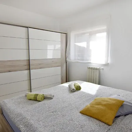 Charmantes Neues Mit Terrasse Naehe Enea 2 Apartman