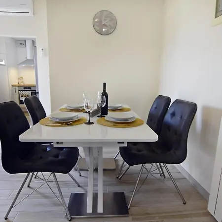 Apartman Charmantes Neues Mit Terrasse Naehe Enea 2 Savudrija
