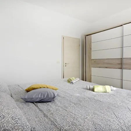 Charmantes Neues Mit Terrasse Naehe Enea 2 *