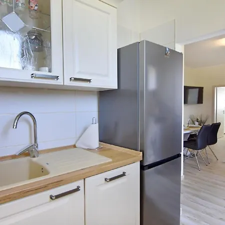 Charmantes Neues Mit Terrasse Naehe Enea 2 Apartman